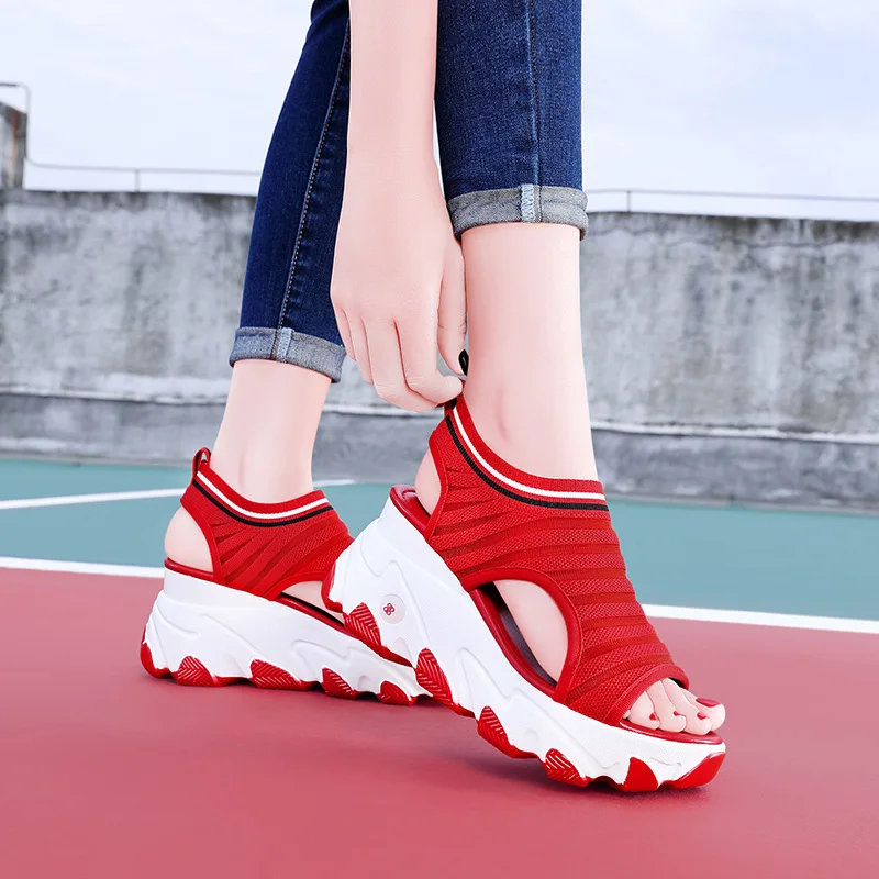 Летние трикотажные дышащие сандалии с круглым носком обувь на платформе низким