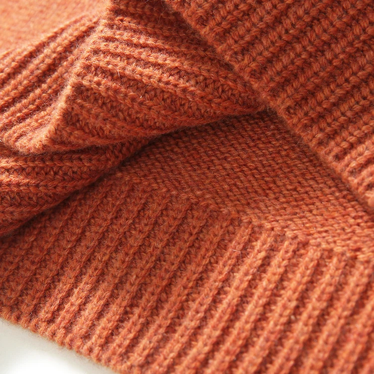 Женский кашемировый свитер теплая водолазка оранжевого цвета со спущенным