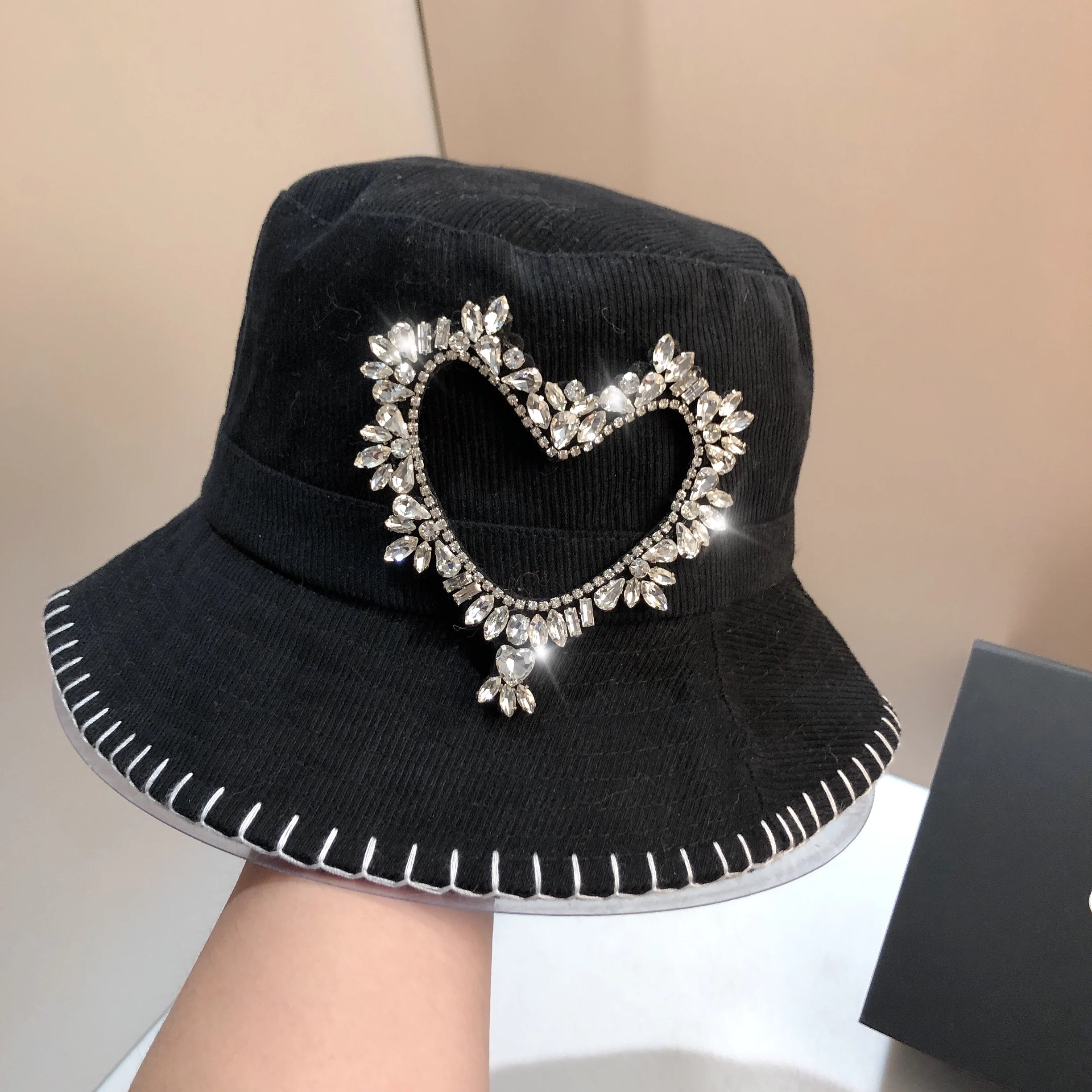 

Light luxury small fragrant wind rhinestone love fisherman hat autumn outdoor shading face small basin hat handmade casual hat