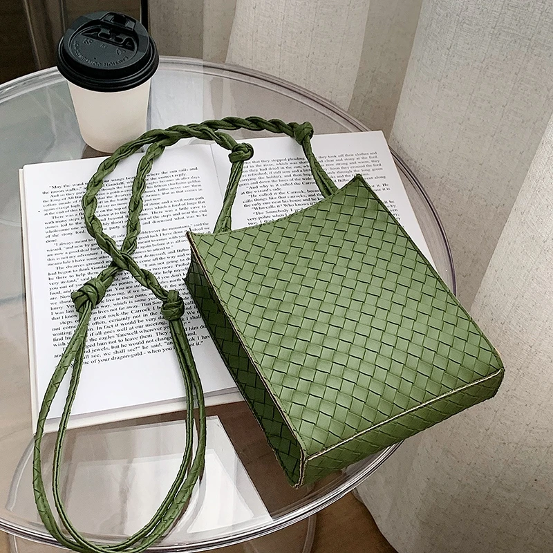 

New Girl Bag Small Square Shoulder Bag Leather Weaving Belt Crossbody Bags Fashion Inclined Phone Pouch Vintage Messenger Pack
