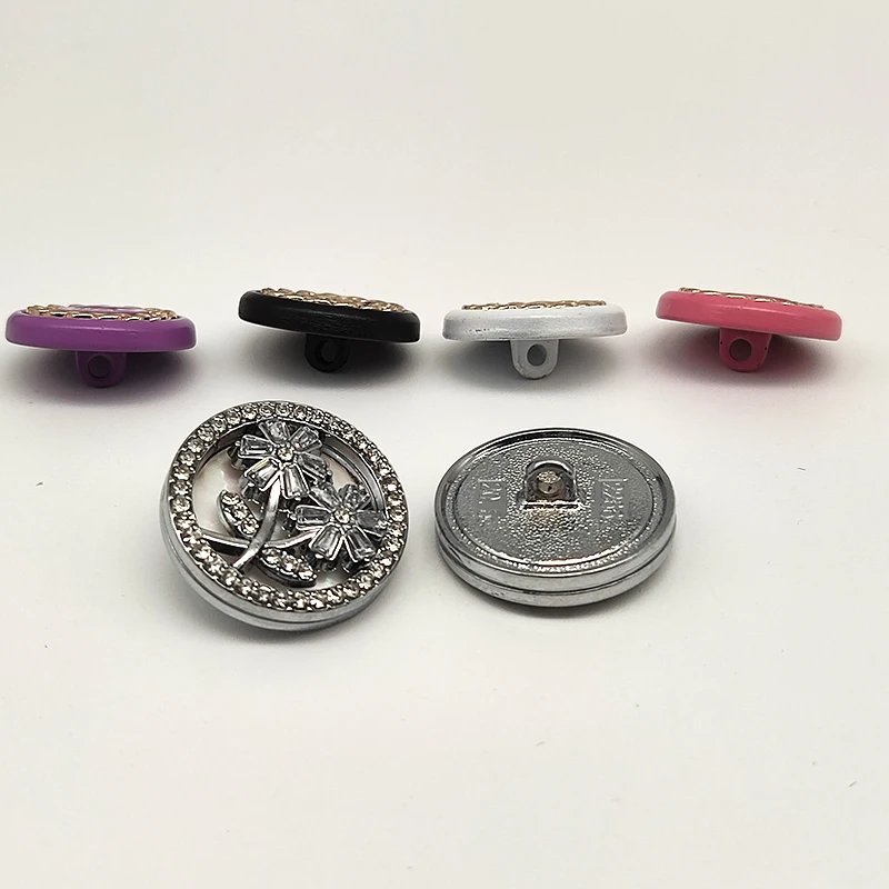 

round metal LOGO buttons in four colors can be selected, suitable for women's coats, bags, shirts, sewing supplies 10pcs