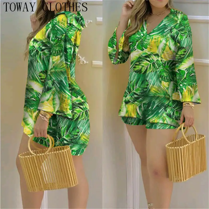 

Summer Women Green Tropical Print Bell Sleeve Top & Shorts Set Two Piece Set