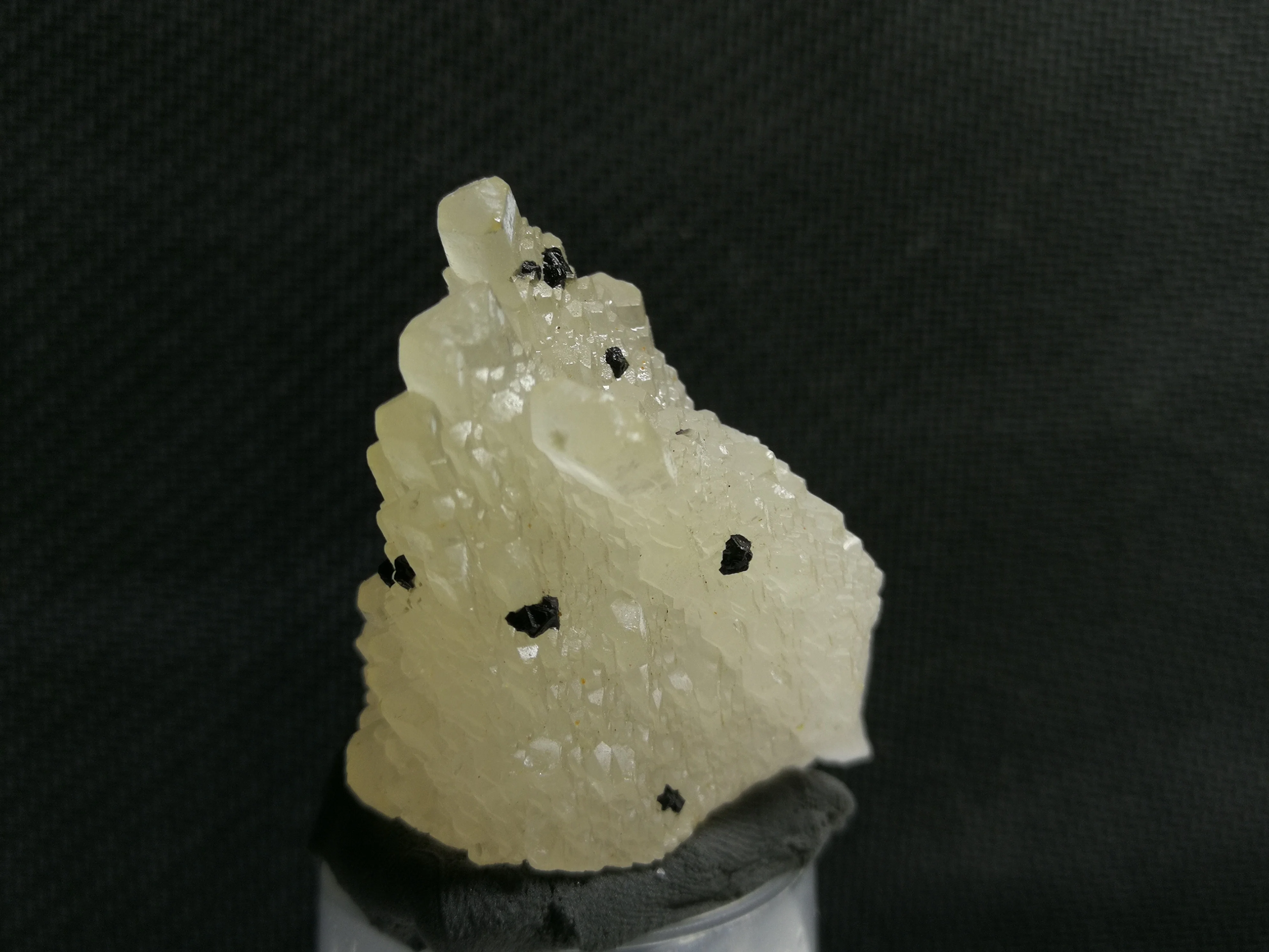 

47.2gNatural calcite, crystal cluster quartz mineral specimen.