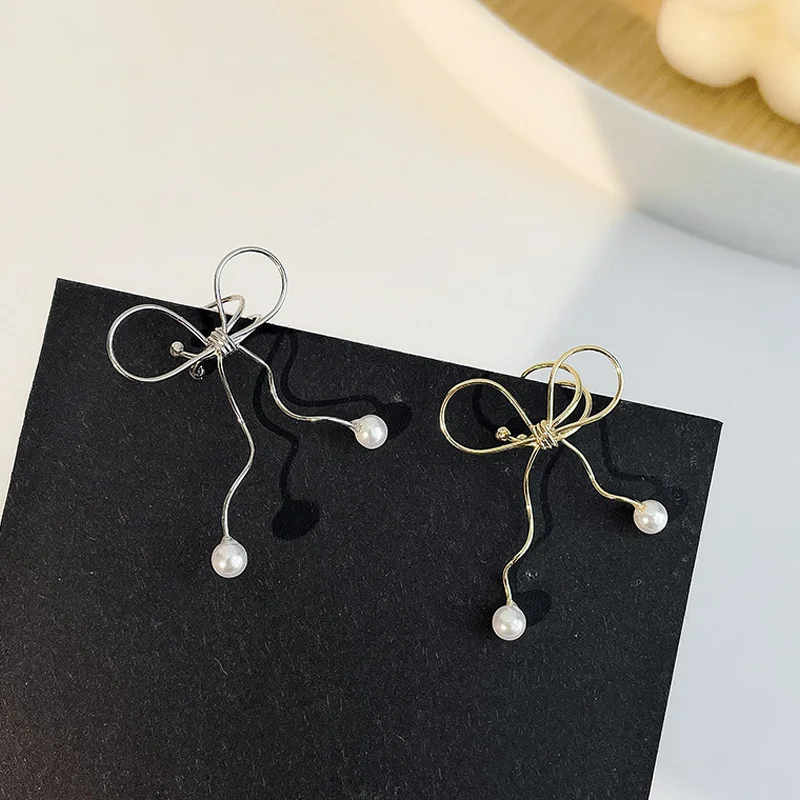 

Korean Fashion Hollow Bowknot Stud Earrings for Women Shiny Rhinestone Crystal Bow Tie Clip On Earrings Elegant Jewelry Gifts