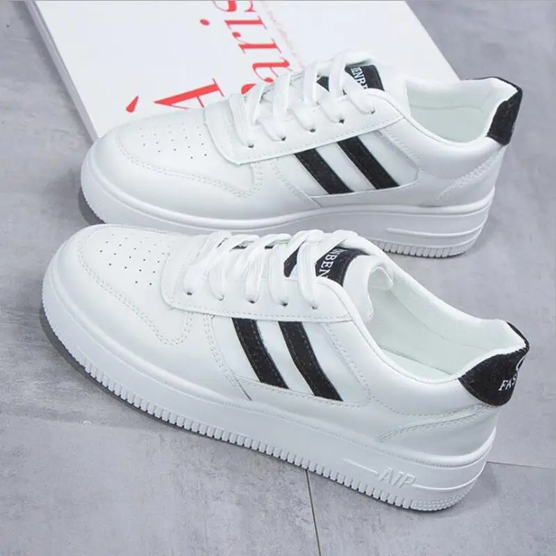 

Женские кроссовки на платформе, повседневная обувь из высококачественной искусственной кожи, увеличенные рост, белые, обувь для тренировок