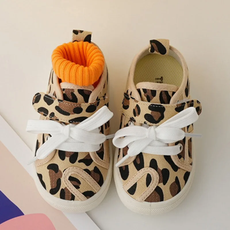 

Новые детские повседневные туфли, весенние холщовые кроссовки для мальчиков и девочек, мягкая подошва с леопардовым принтом, Детские уличн...