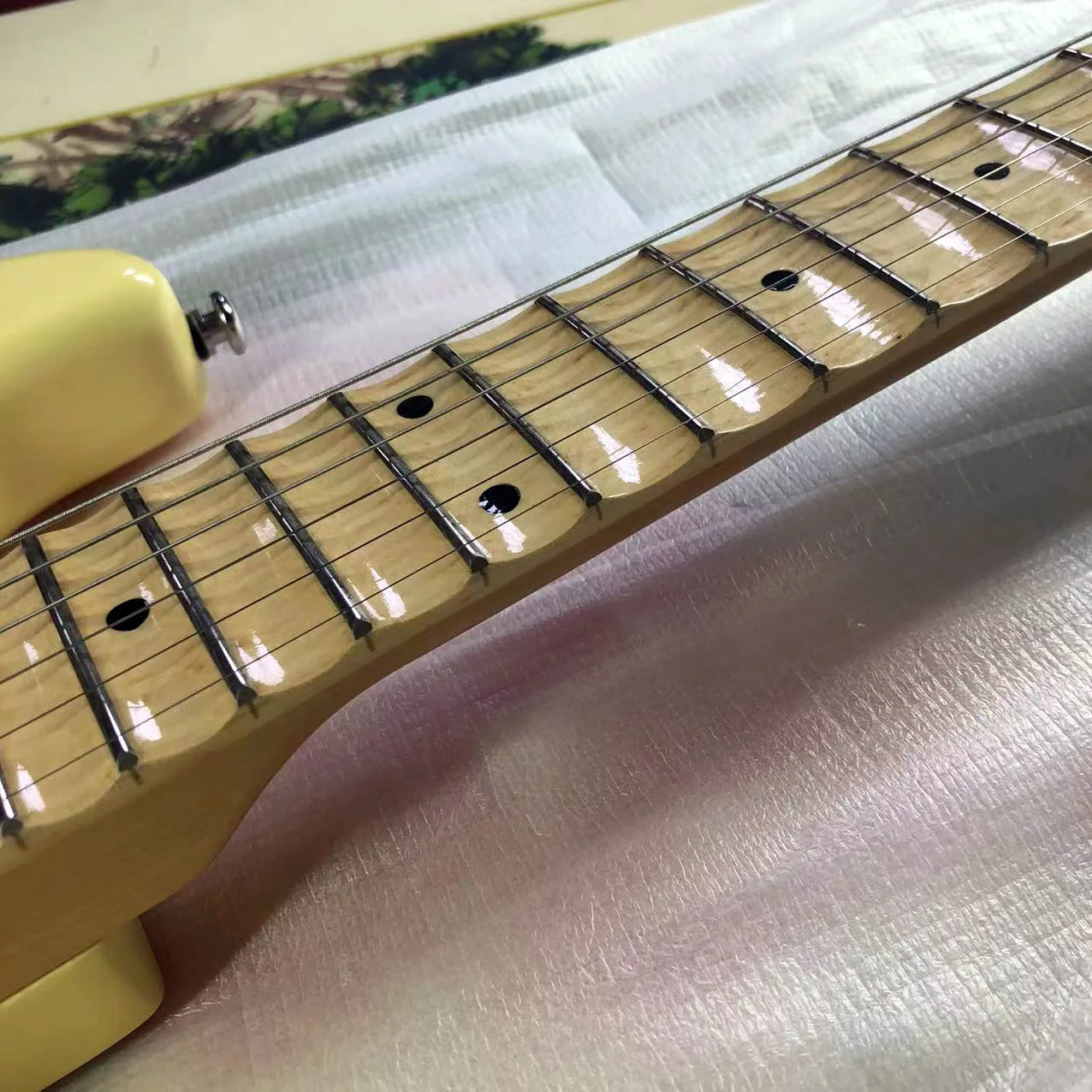 Yngwie Malmsteen Cream Yellow  Electric Guitars , Groove Scalloped Maple Fingerboard 22 Frets enlarge