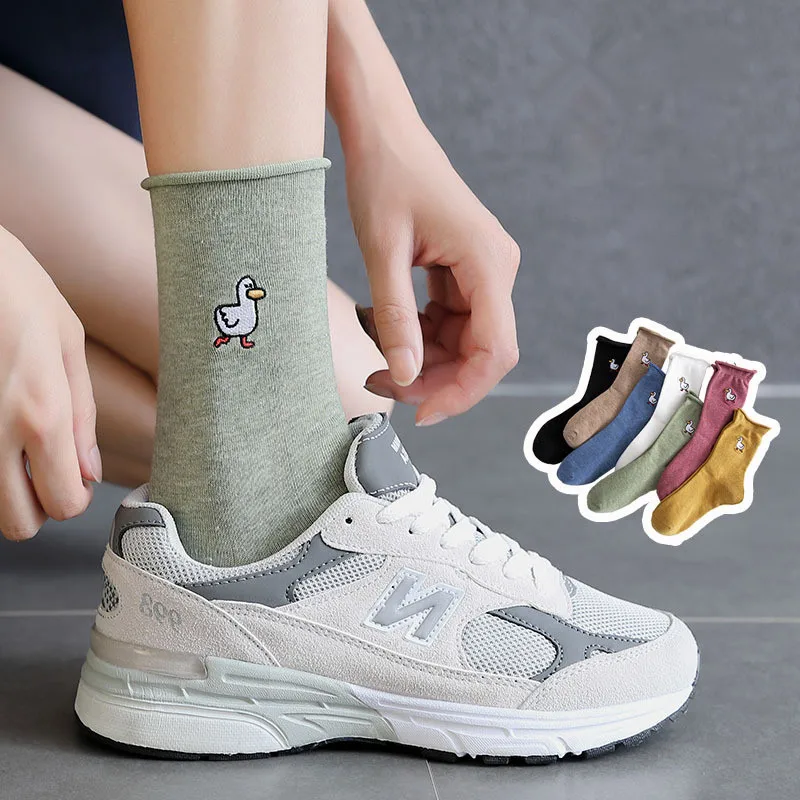 

Lovely Girls Autumn Winter Fashion Cartoon Duck Embroidery Happy Pile Socks Breathable Cotton Medium tube Socks For Women