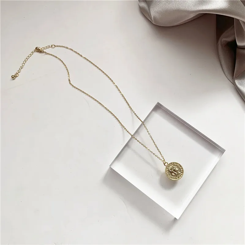 Оригинальное ожерелье с золотыми цепочками восстанавливающие древние путь