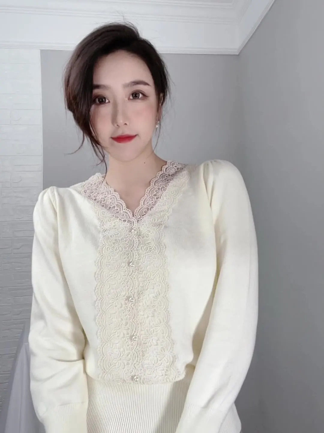 

Spring And Autumn Women's V-Neck Lace Stitching Long-Sleeved Sweater, New Slim And Thin Inner Base Sweater