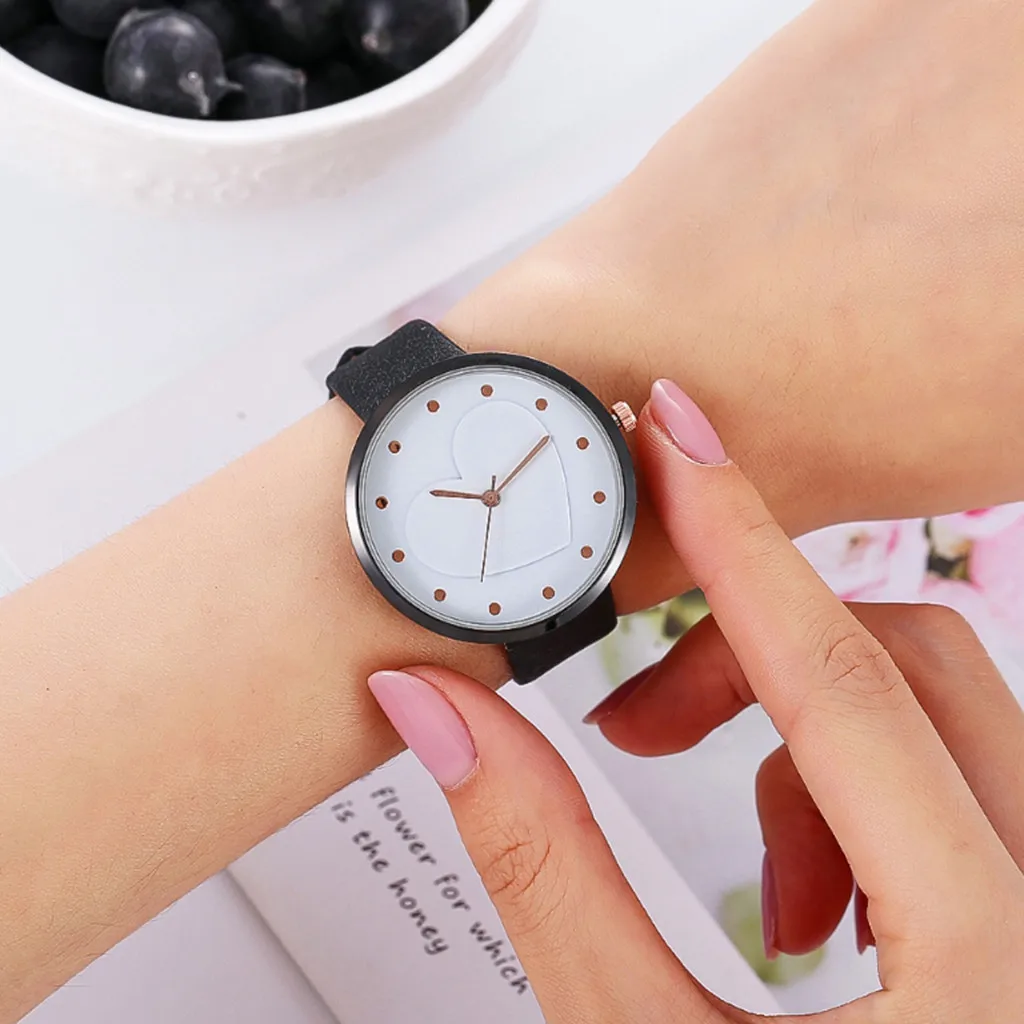 Повседневные женские часы модные наручные простые кварцевые с кожаным ремешком