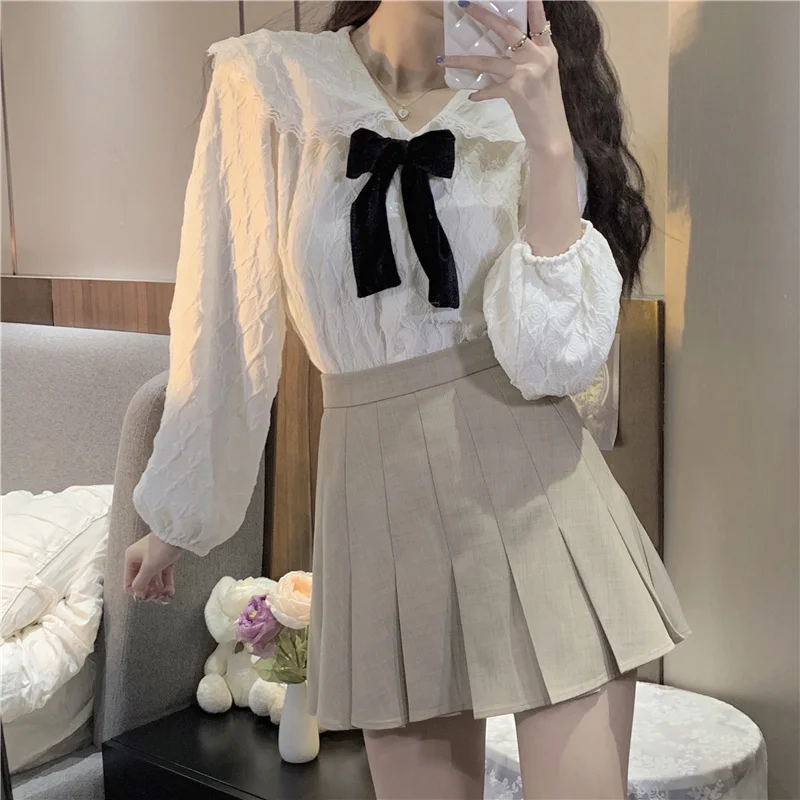 

French Small Shirt Autumn and Winter Women's Design Sense Niche Top New 2021 White Bow Lace Shirt