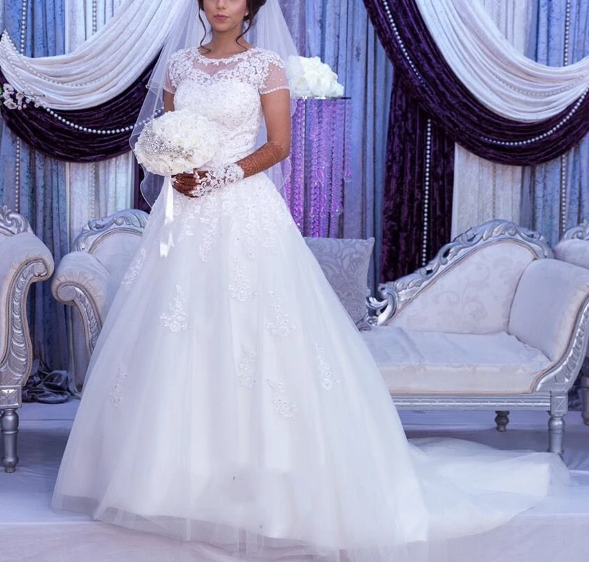 

YiMinpwp White Wedding Dresses Jewel Short Sleeve Sweep Train A Line Appliques Crystal Beads Chapel Country Bridal Gowns