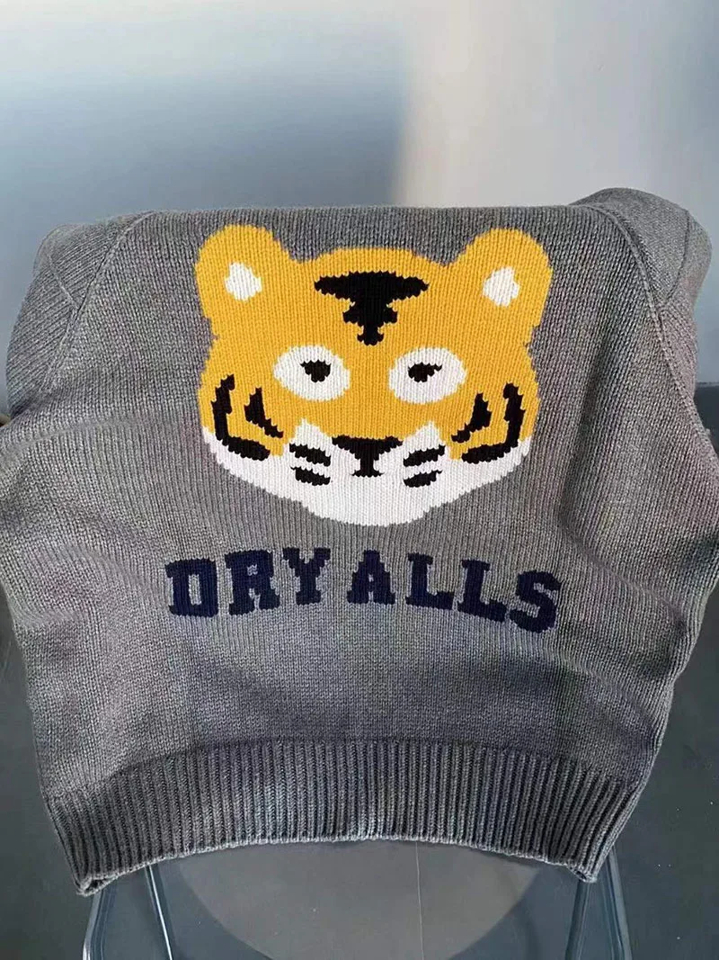 

Свитер ручной работы с принтом головы тигра в японском стиле для мужчин и женщин, Свободный Вязаный Пуловер 1:1 в стиле Хай-стрит