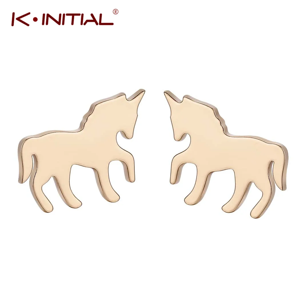 Серьги-гвоздики Kinitial золотистого цвета с изображением сказочного единорога для