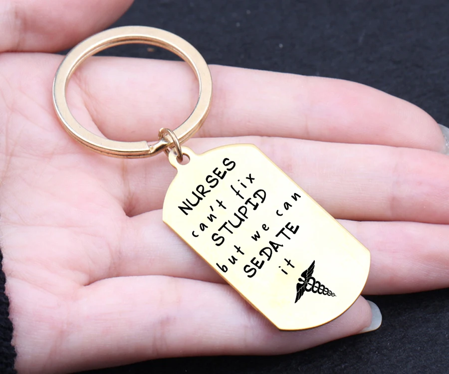 Медсестры на брелоке вырезанной этикетке ювелирных изделий собака не может