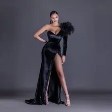 Robe De soirée noire en velours, asymétrique épaule dénudée, longue, Sexy, fente latérale haute, plumes, robe De bal De forme sirène, sur mesure  (1)