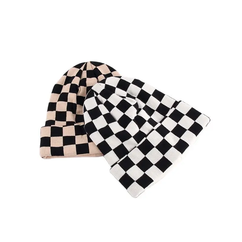 

2022 New Fashion Winter Chessboard Check Crimped Knitted Hat Mosaic Black and White Check Warm Pullover Beanie Hat