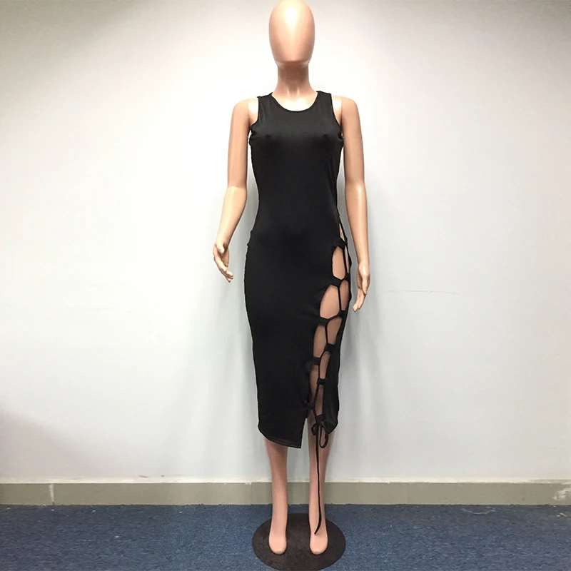 Женское облегающее платье средней длины красное без рукавов с круглым вырезом и