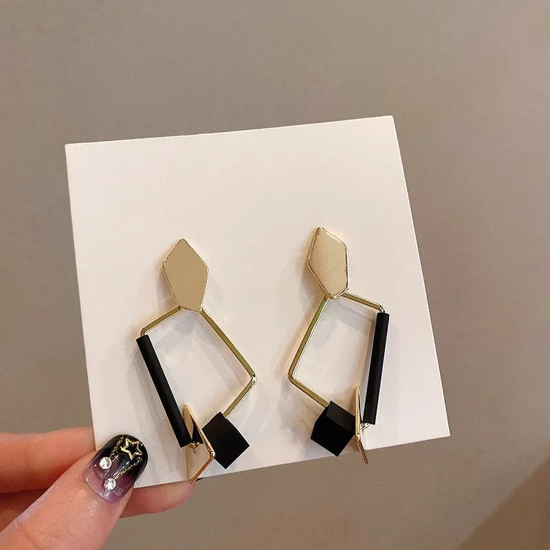 

2021 New Irregular Geometric Metal Modelling Drop Earrings Long Joker Fashion Atmosphere Trend Women Earrings Jewelry