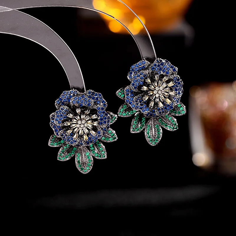 

Luxury Retro Palace Niche Stud Earrings for Women Micro-inlaid Cubic Zirconia Earring Gun Black S925 Silver Needle Flower Earing