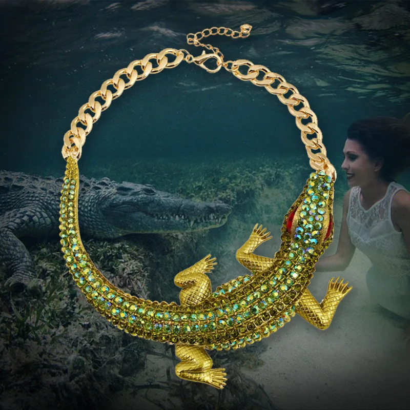 Ожерелье-чокер женское с крокодиловой вставкой |