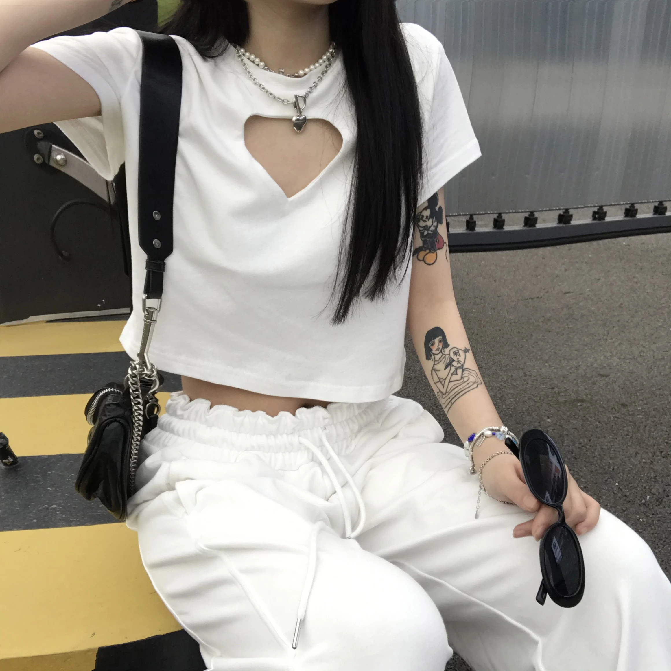 Летние Новые короткие однотонные Ажурные топы с круглым вырезом и сердечками|female