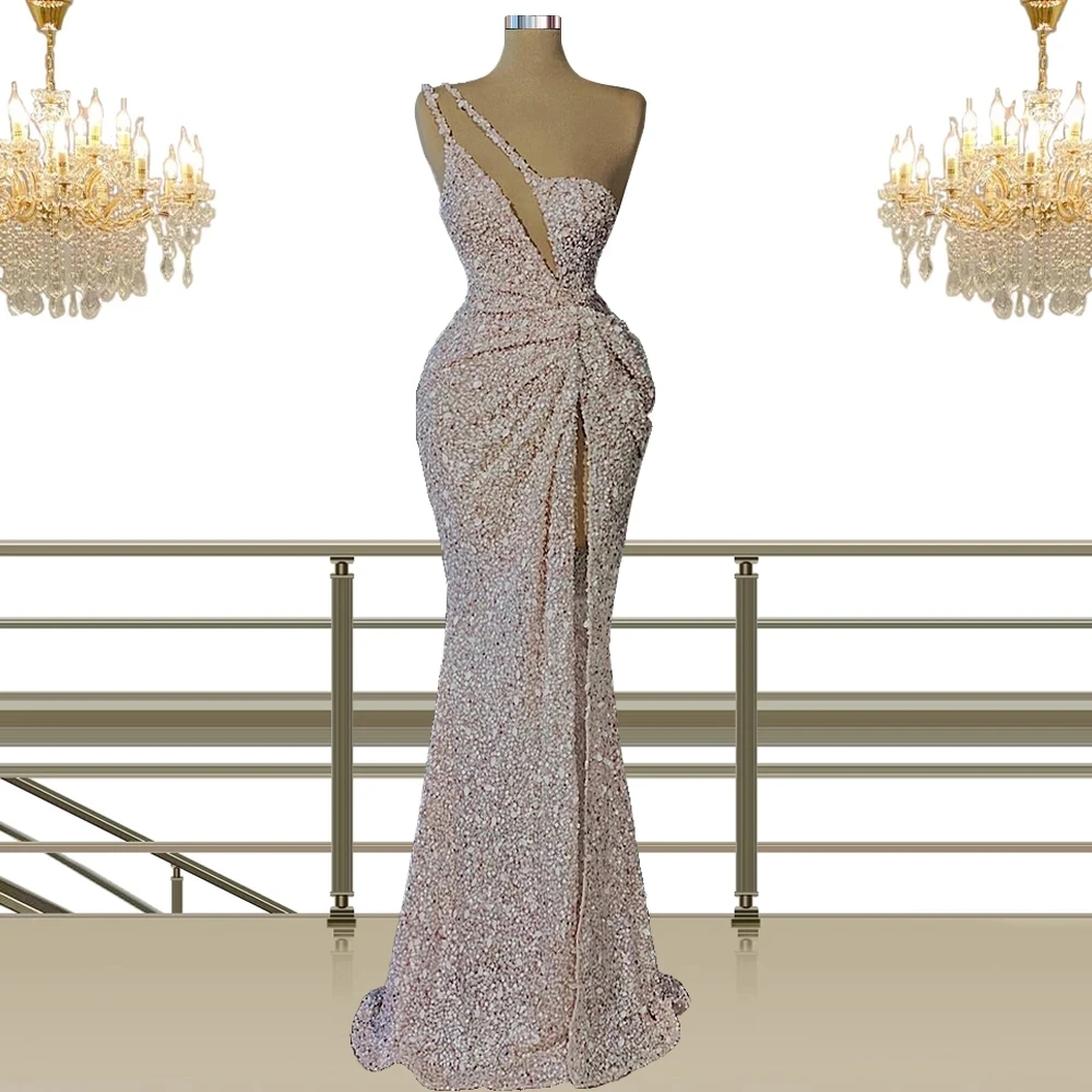 

Женское длинное вечернее платье с блестками и высоким разрезом