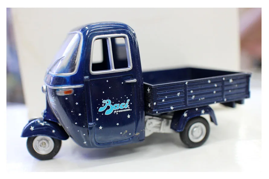 Модель куриного грузовика 1/43 года трехколесный модель ретро имитация