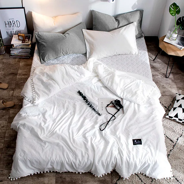 Japan Style Super Soft Summer Quilts With Lace Solid Color Mechanical Wash Hotel Comforters For Bed - Цвет: White