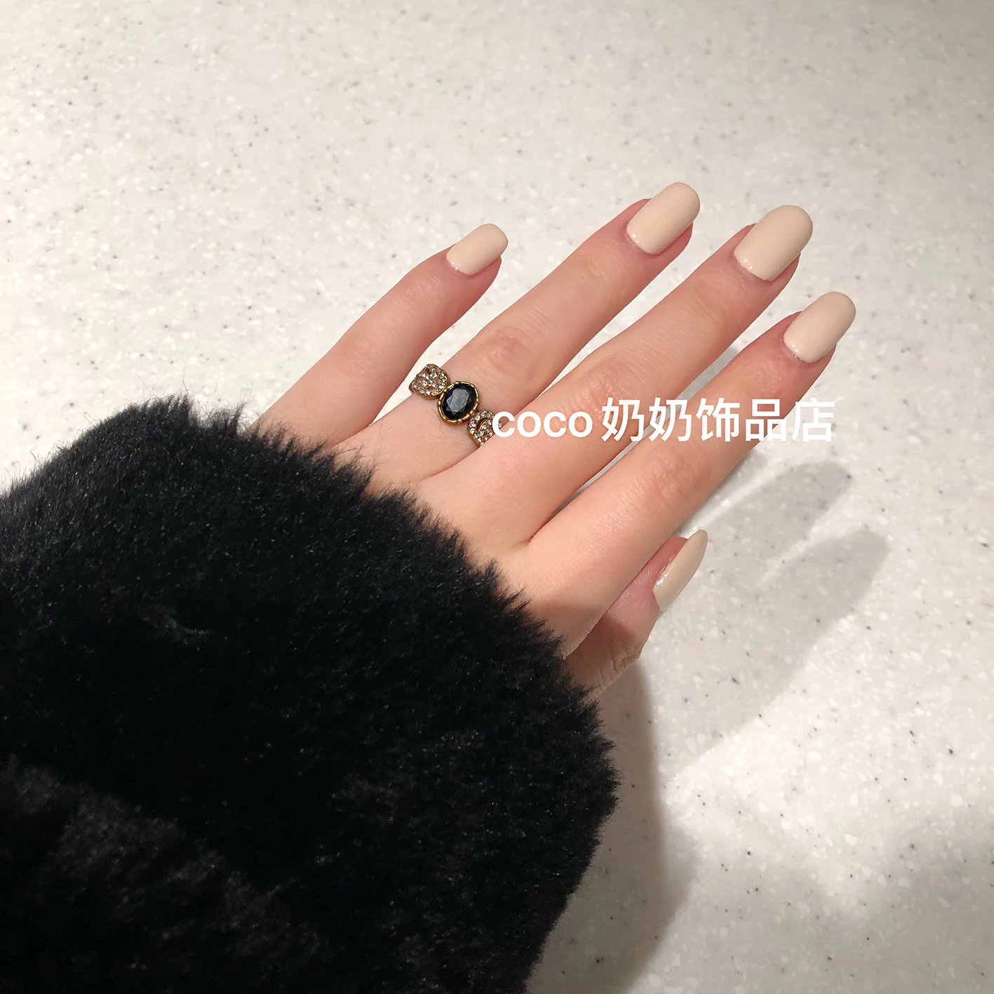 

[a Small Amount] Miss Wind! Rich Woman's Retro Black Onyx Small G Style Open Ring Old Ring