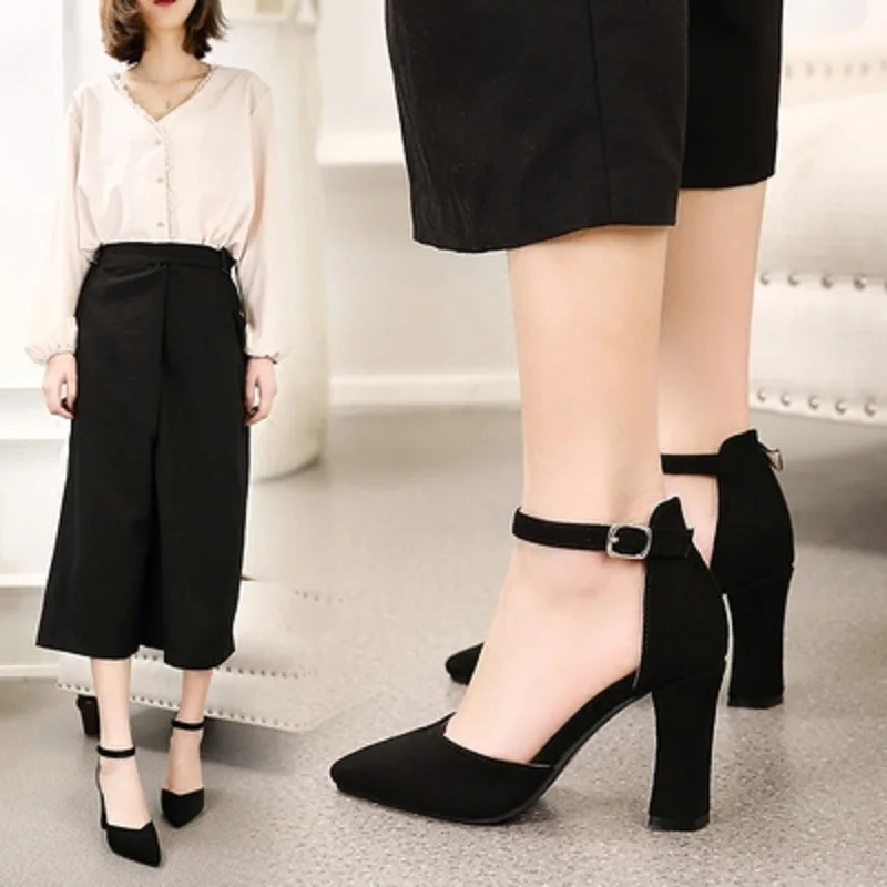 Женские замшевые туфли черные на толстой подошве и высоком каблуке с острым