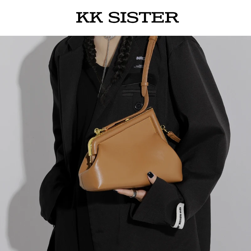 

KK Autumn and Winter New First Metal Buckle Letter Clip Cloud Bag Fashion for Evening Dinner Elegant Hand Shoulder Crossbody Hot