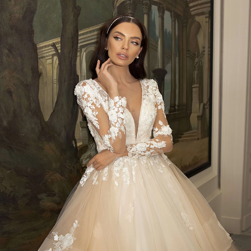 

2021 Champagne Wedding Dresses Sexy Deep V Neck Lace Applique Tiered Wedding Gown Tulle Ball Gown Bridal Dress Robe Mariee