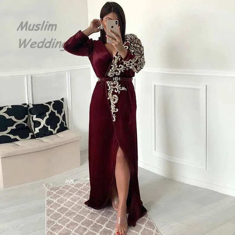 

Modest Burgundy Evening Dress Long Formal Dress With Crystal Sexy V Neck Velvet Prom Dress With Slits Long Sleeve Arabic Gowns