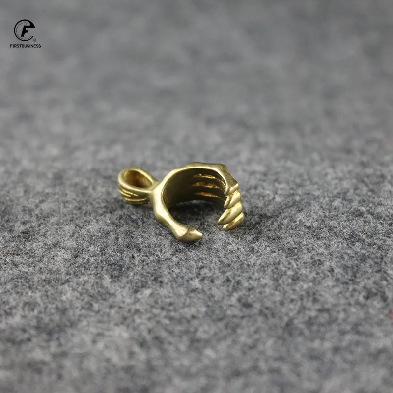 

Новый дизайнер креативные медные азартные игры ручной костяной чай ПЭТ брелок Подвески мужские ручные кольца брелок латунная ручная работ...