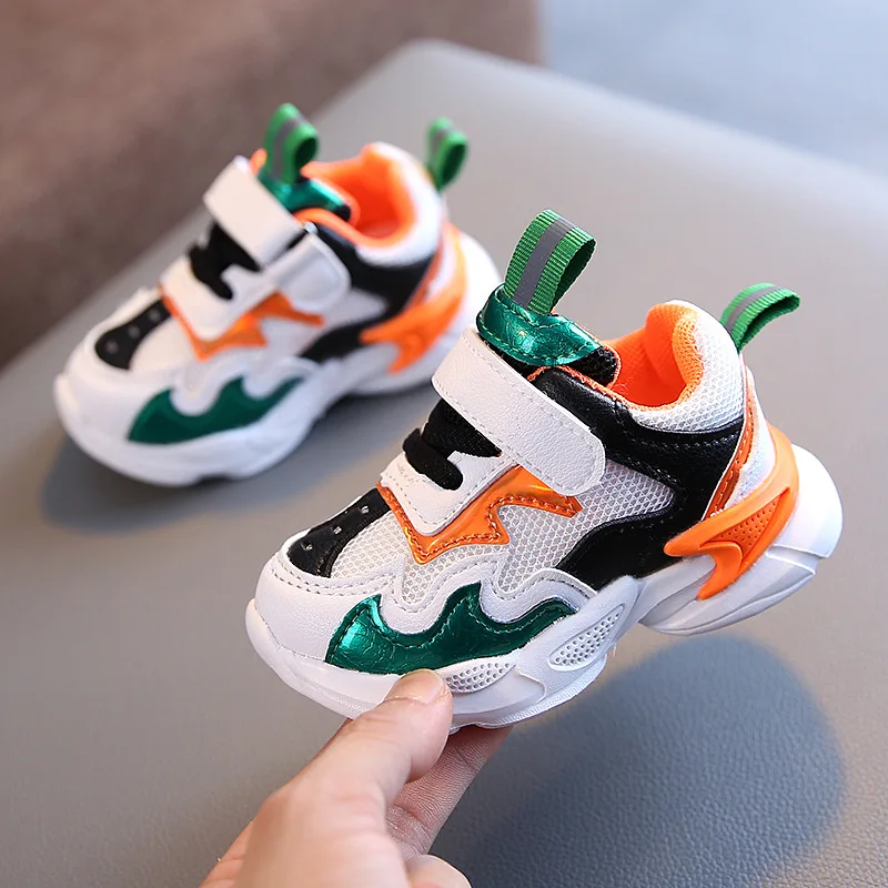 Кроссовки для мальчиков и девочек легкие дышащие на мягкой подошве Спортивная