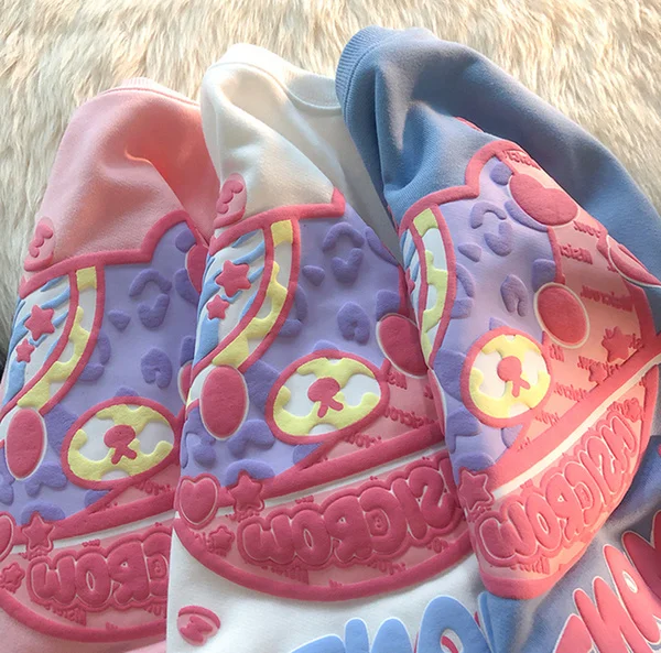 

Свитер с длинным рукавом и принтом из пены