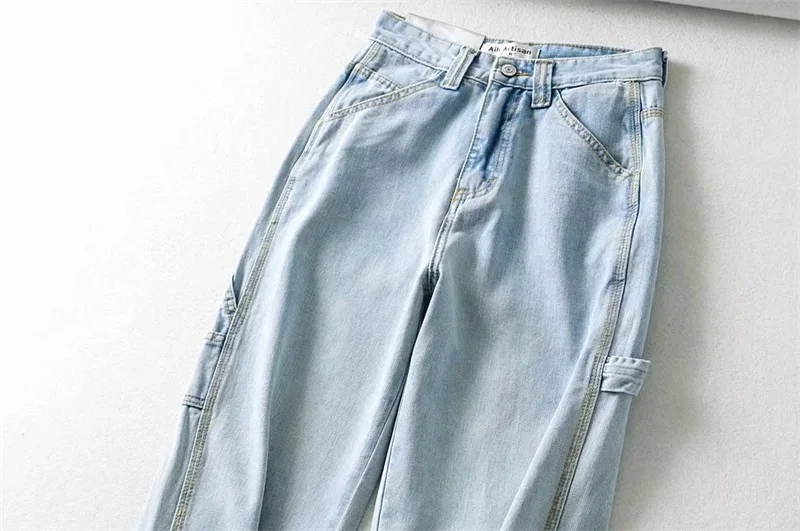 

With 7 Pockets And Hammer Loop Detail Women High-rise Relaxed Fit Denim Jeans