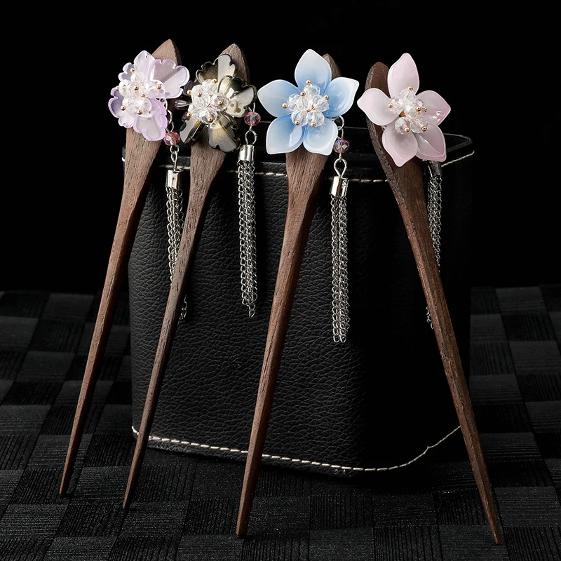 

1Pc Chinese Ethnic Wood Hair Sticks Women Vintage Hanfu Cosplay Hairpins Female Flower Beads Tassel Step Shake Hair Accessories
