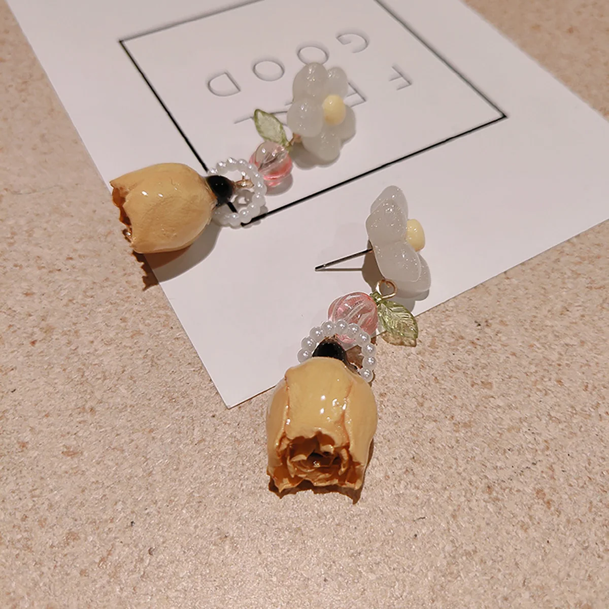 

Halloween decoration 2021 Korean Version Fairy Temperament Women's Stud Earrings Resin Yellow Daisy Flower Bud All-match Earring
