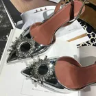 Роскошные пикантные босоножки со стразами; женские красивые сандалии в стиле Феи серебристого цвета; обувь с острым носком на тонком высоком каблуке; обувь со стразами