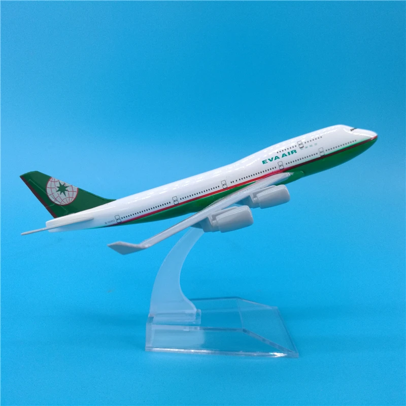

16 EVA Air Boeing 747