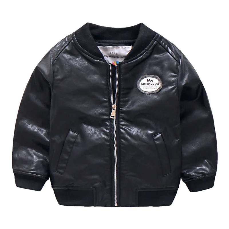 Куртка из искусственной кожи для маленьких мальчиков с вышитыми буквами черная