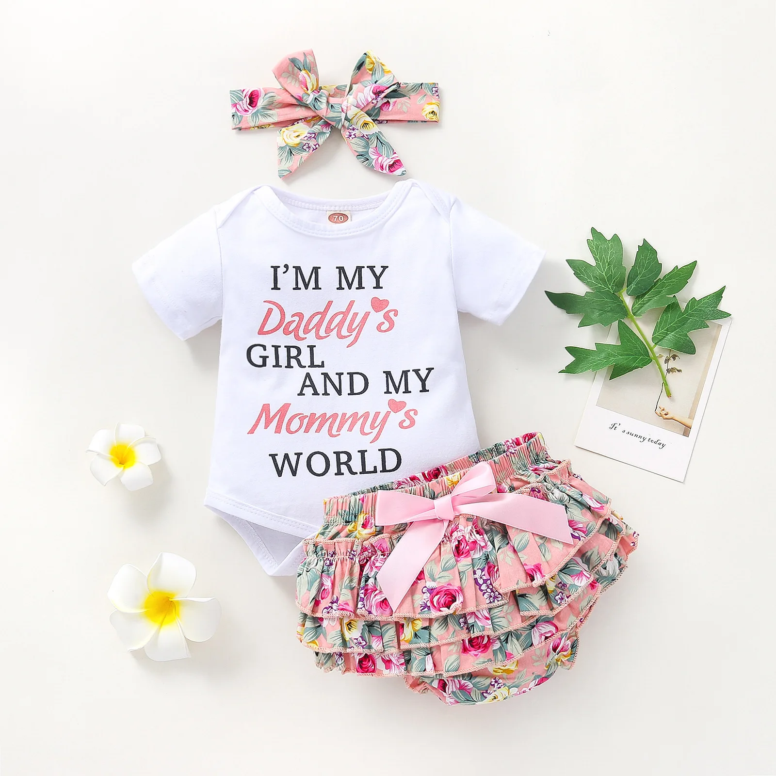 

Daddys Girl Mommys World Print short Sleeve Romper Ruffled Floral Bloomers Shorts With Headband Set For Baby Girl Clothes