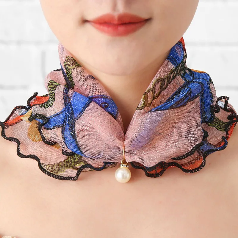 

Женский кружевной шарф с жемчугом
