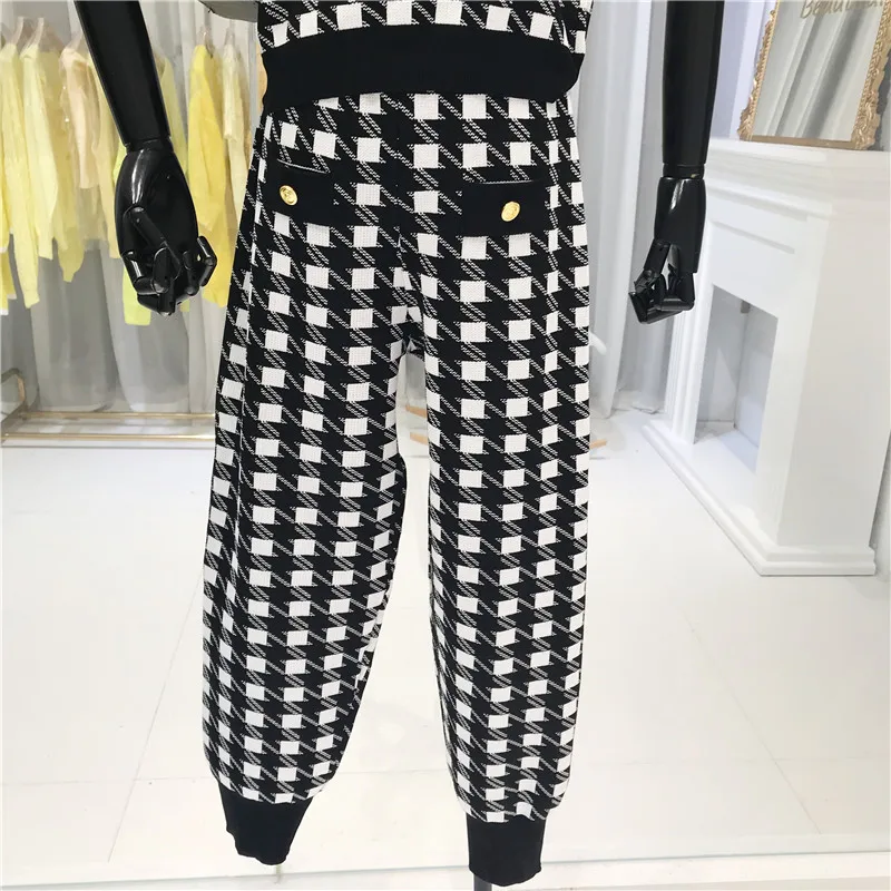 Женский вязаный костюм ALPHALMODA черный белый клетчатый свитер с короткими рукавами