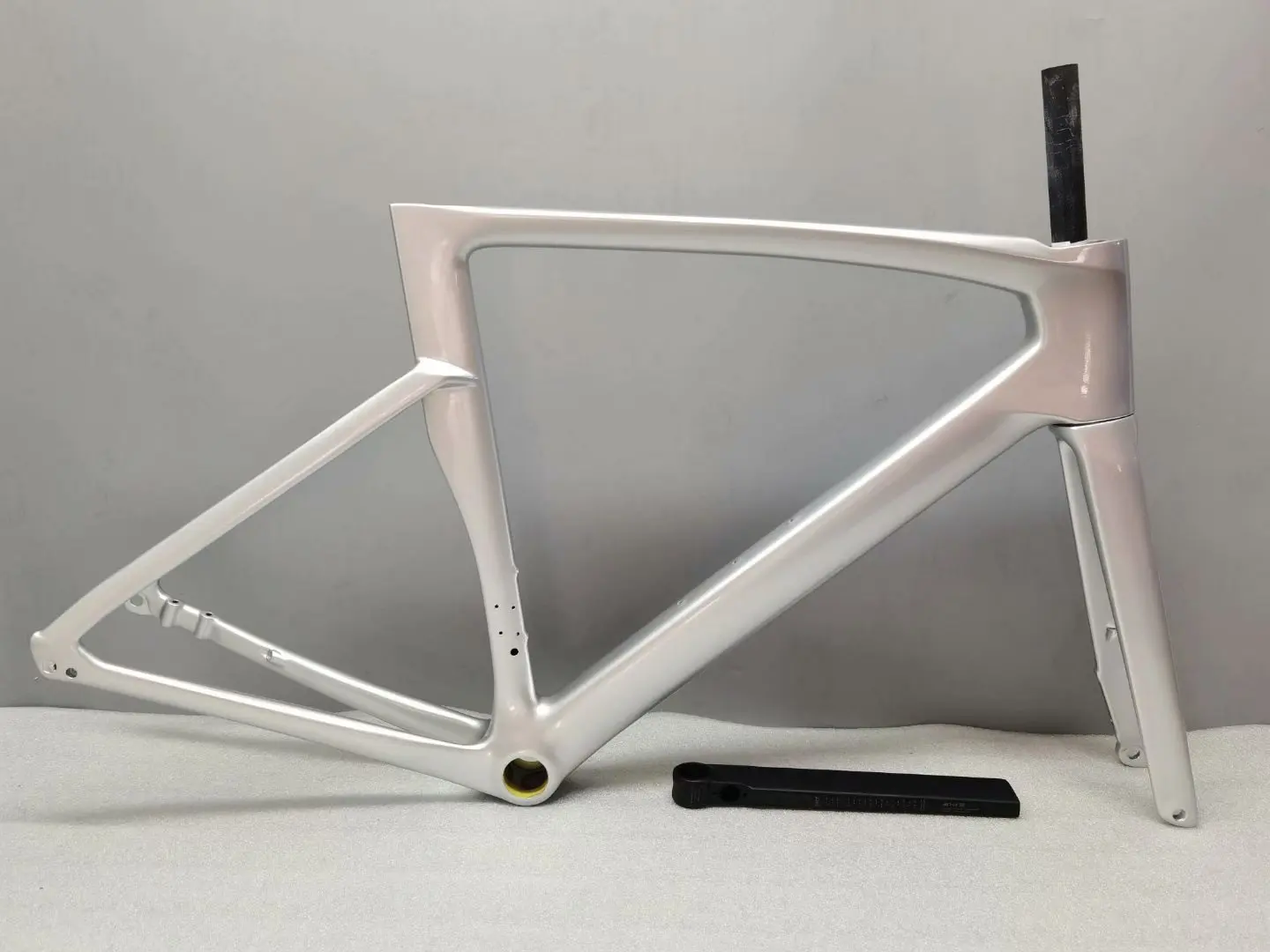

High quality road bike carbon frame suitable for DI2 group internal cable 700C carbon bike framesetthru axle 100*12 142x12mm