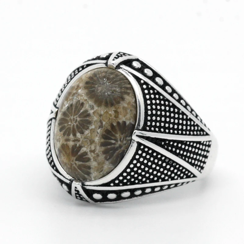 Новое поступление оригинальное кольцо из драгоценных камней овальной формы