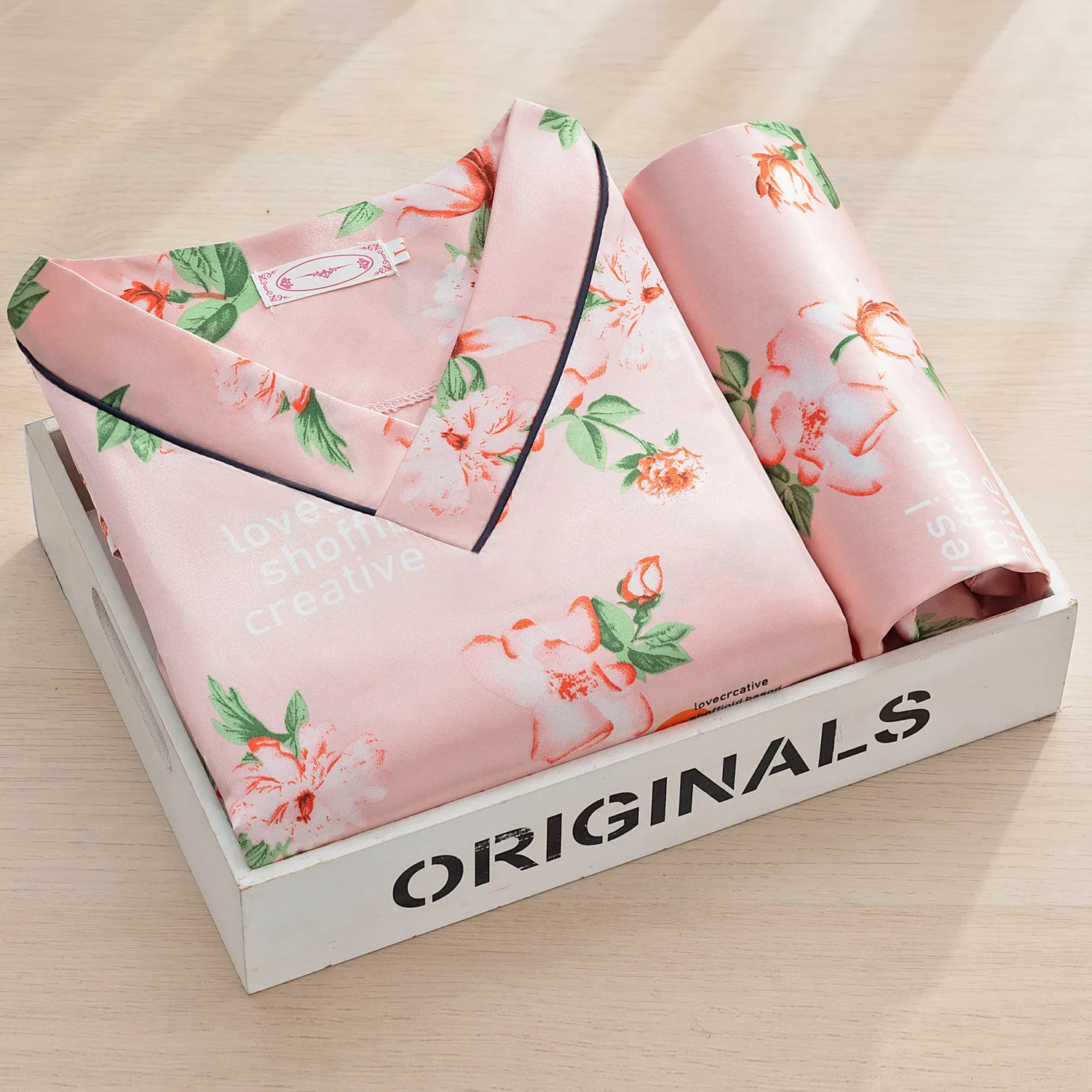 

Ice Silk Pajamas for Women Summer Thin Short-Sleeved V-neck 2021 Sweet Artificial Silk Summer Two - Piece Set Homewear